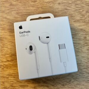 Wired Apple White EarPods USB-C Headphones in White. Bundle to save on multiple.